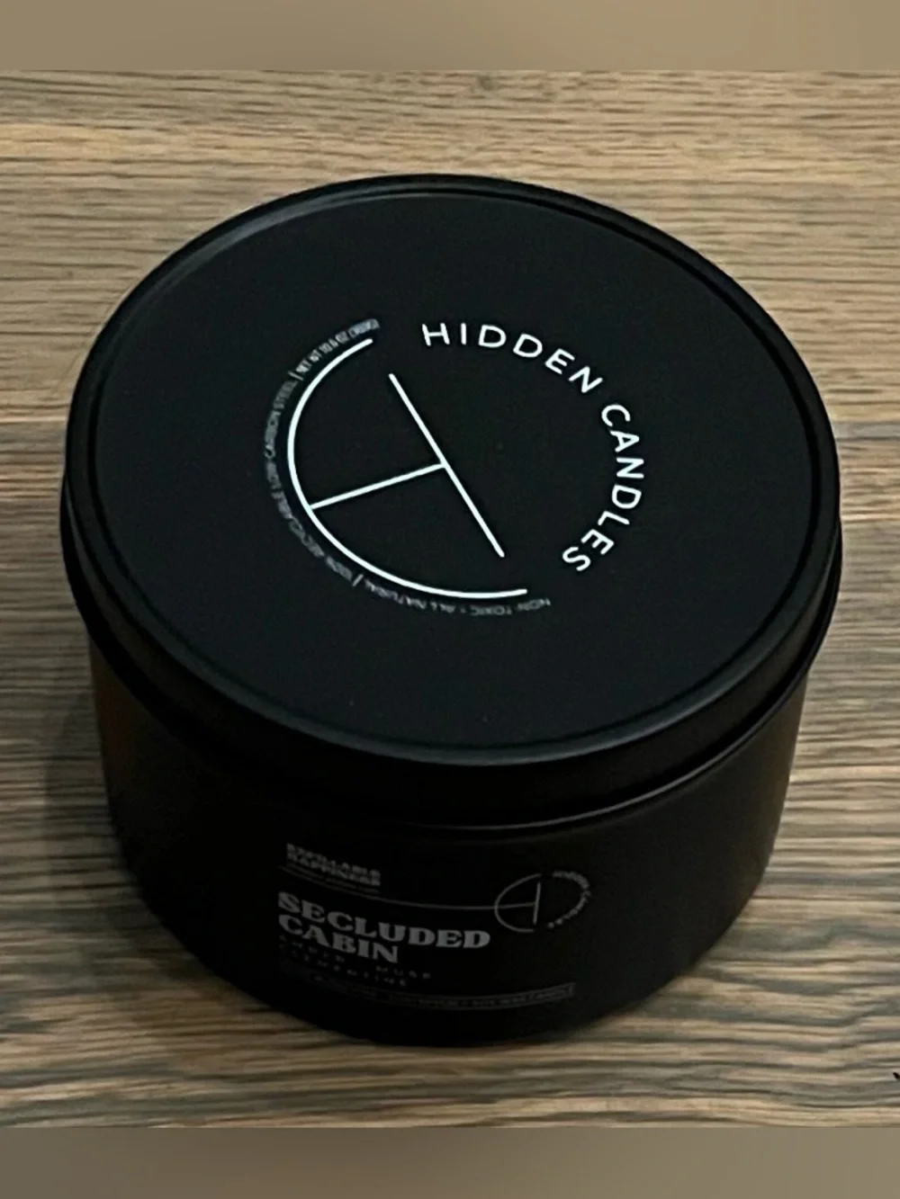 NEW Hidden Candles SECLUDED CABIN CANDLE 10.6 OZ – BERGAMOT, CEDARWOOD & AMBER